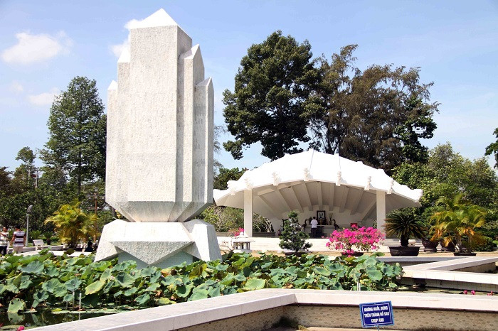 Khu mộ Cụ Phó bảng Nguyễn Sinh Sắc