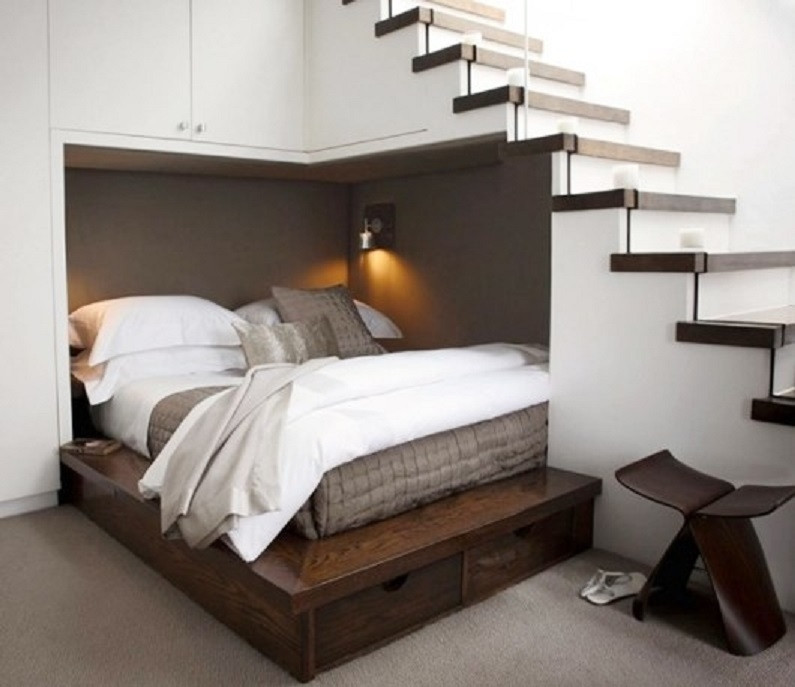 Giường ngủ kiêng cầu thang ép đỉnh