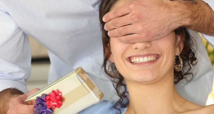 Chuẩn bị món quà đặc biệt và bất ngờ tặng vợ để gây ngạc nhiên