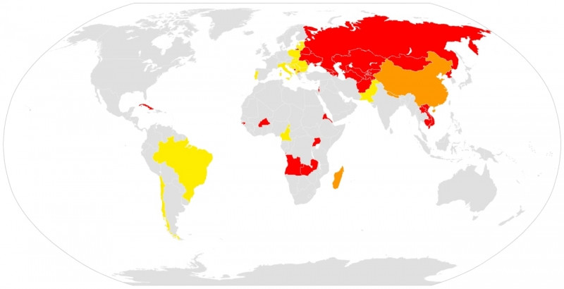 Màu đỏ là các nước coi 8/3 là ngày lễ chính thức, màu nâu là các quốc gia với mùng 8/3 là ngày lễ dành cho phụ nữ còn màu vàng là các quốc gia không coi mùng 8/3 là ngày lễ chính thức.
