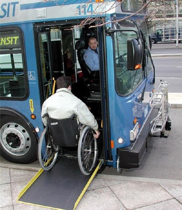 Ở Mỹ, người khuyết tật cũng có thể đi xe bus một cách dễ dàng