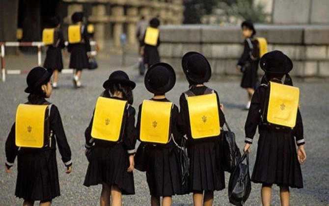 Tỷ lệ học sinh đi học đầy đủ, đúng giờ ở Nhật Bản là 99,99%