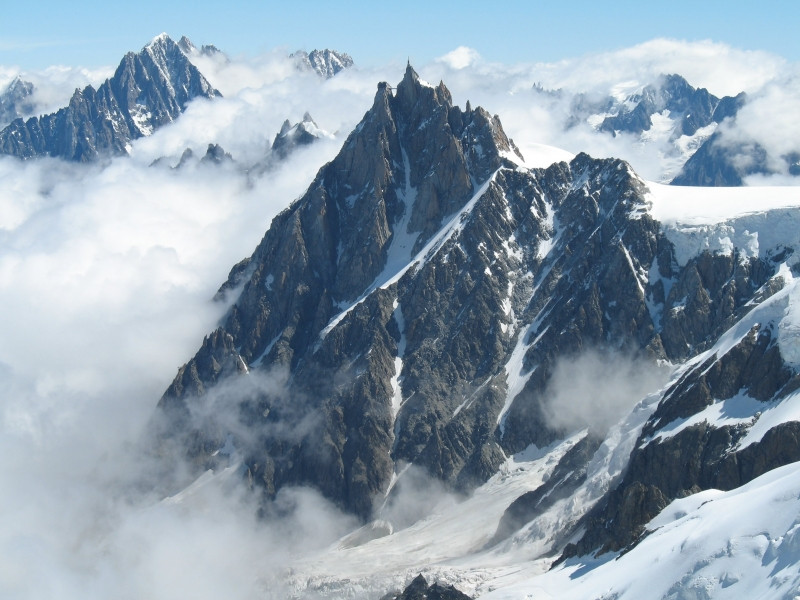 Pháp có ngọn núi cao nhất thế giới