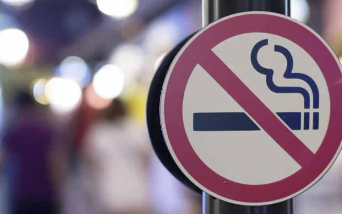 Tại Mỹ, việc hút thuốc lá nơi công cộng là một hành động bị cấm.