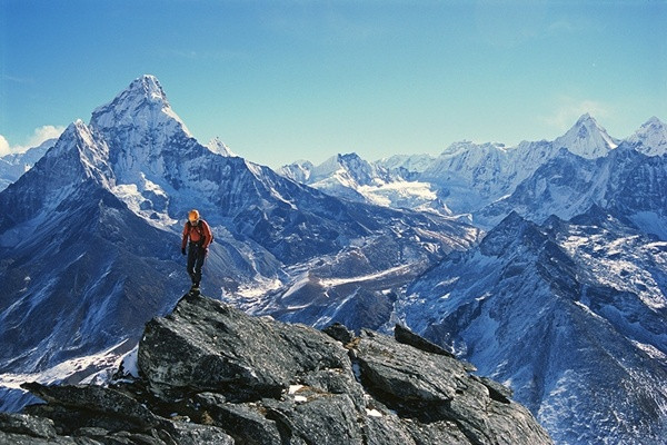 Đỉnh Everest hùng vĩ với độ cao 8848m