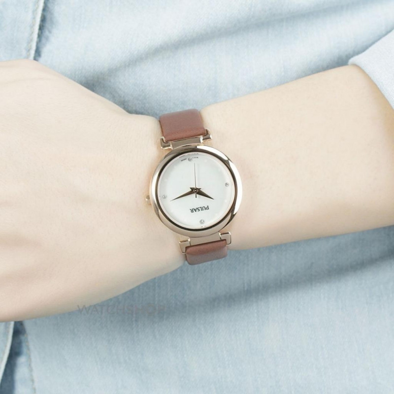 Đồng hồ dành cho những bạn nữ yêu thích sự tối giản.