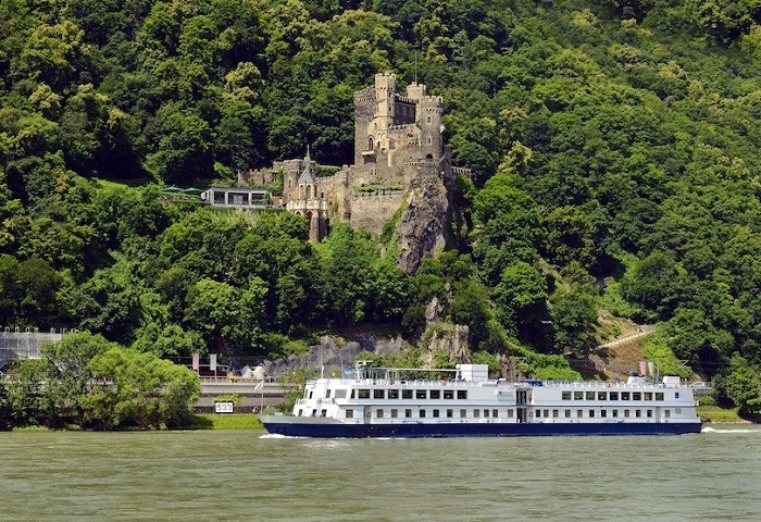 Du thuyền trên sông Rhine