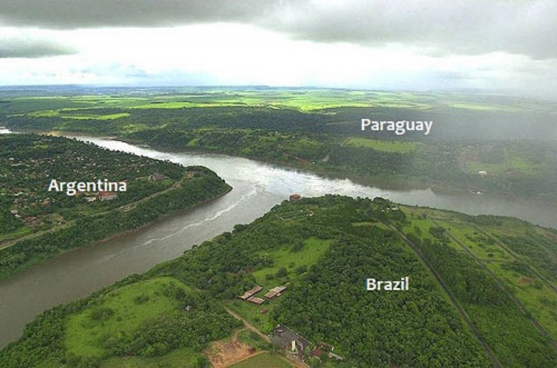 Sông Parana là ranh giới tự nhiên của ba quốc gia Nam Mỹ