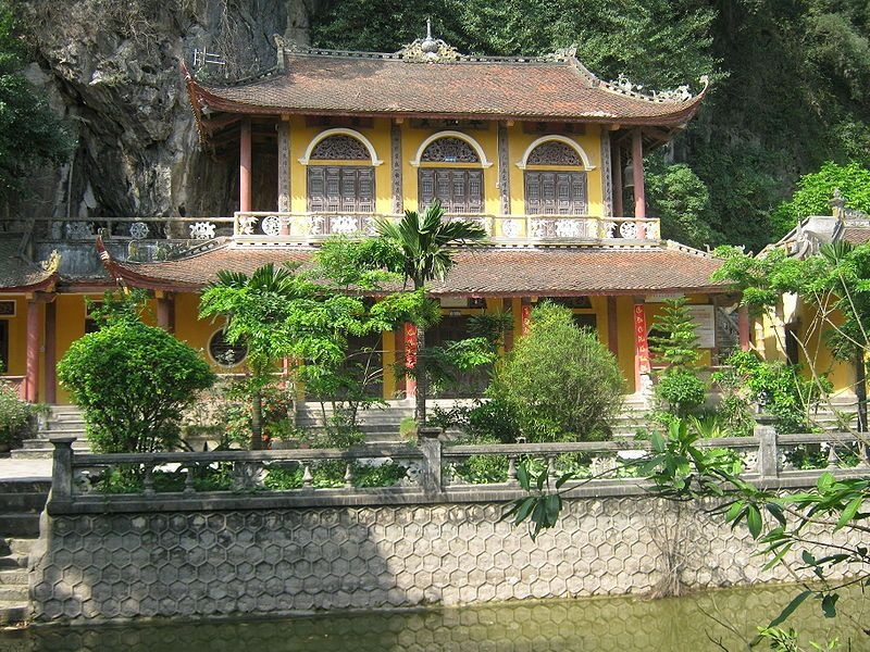 Ngôi chùa Địch Lộng kiến trúc độc đáo ẩn hiện trong hang động