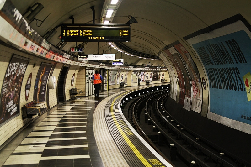 Một nhà ga trong hệ thống tàu điện ngầm Luân Đôn