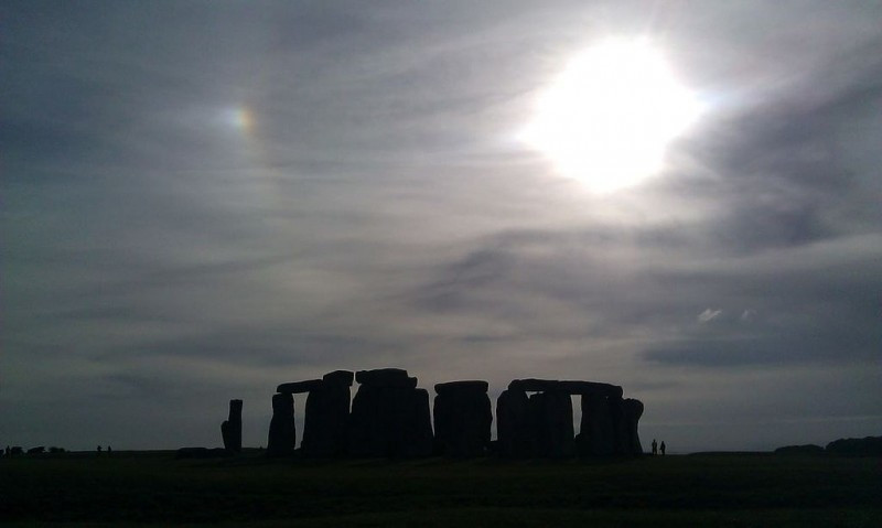 Mặt trời giả tại Stonehenge,nước Anh