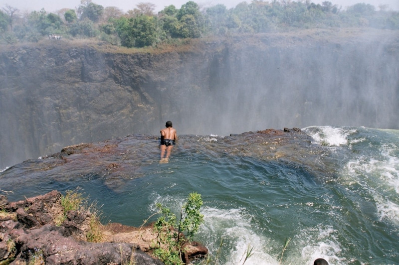 Hồ Devil, thác Victoria, biên giới Zambia và Zimbabwe