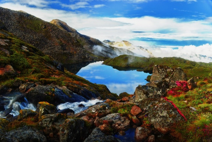 Hồ Gosaikunda là một trong những hồ nước đẹp kỳ diệu trên dãy núi Himalayas