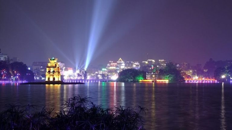 Hồ Gươm - quận Hoàn Kiếm