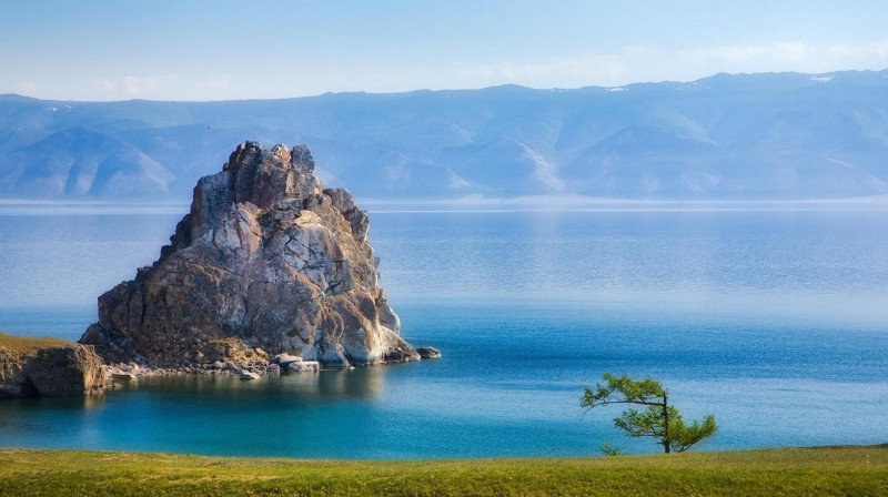 Hồ nằm ở Nam Siberi, Nga, là hồ nước ngọt lớn nhất thế giới