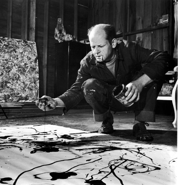 Jackson Pollock là nghệ sĩ Mỹ đầu tiên theo trường phái nghệ thuật trừu tượng.