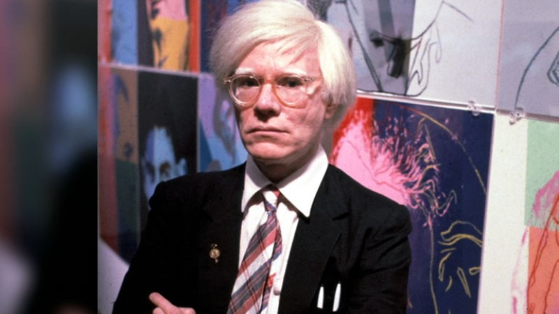 Andy Warhol là một họa sĩ nổi tiếng người Mỹ