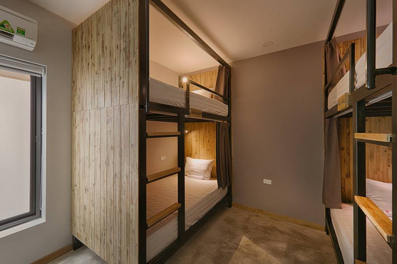 9Station Hostel vẫn giữ cấu trúc phòng của một hostel điển hình, là phòng tập thể, nhiều giường, để du khách có thể giảm chi phí