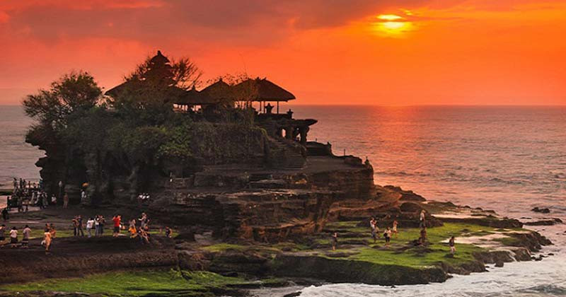 Qua hàng thế kỷ, những đôi uyên ương vẫn bị hút hồn bởi biển xanh Bali.