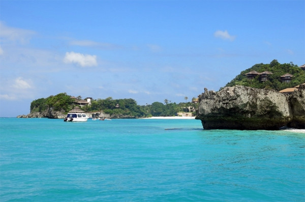Nước biển xanh ngắt ở Boracay