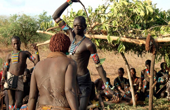 Nghi lễ đấu roi của bộ tộc Fulani