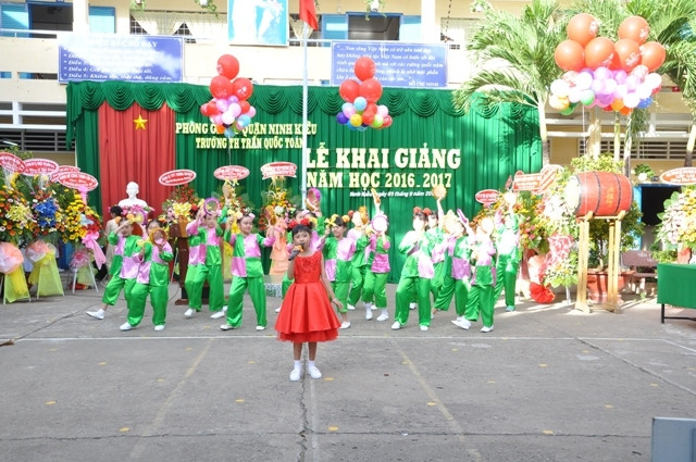 Hình ảnh trang trí lễ khai giảng trường tiểu học Trần Quốc Toản, Ninh Kiều, Cần Thơ