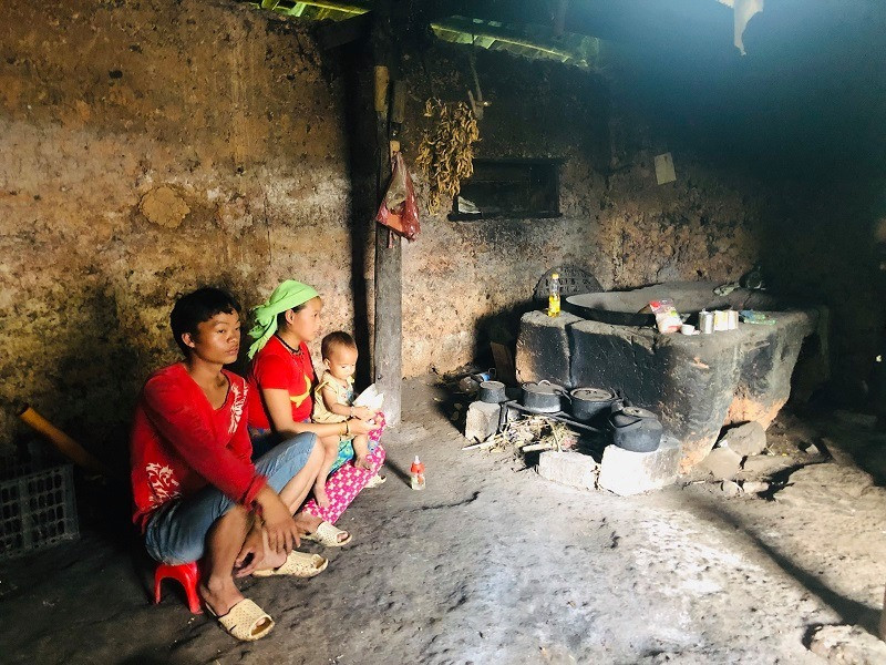 Trong nhà của một đôi vợ chồng người Mông tại Mèo Vạc chỉ có một ít vật dụng sinh hoạt tối thiểu.