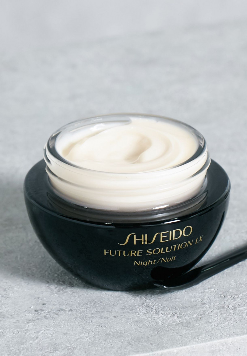 Shiseido Future Solution LX Total Regeneratin - Chất kem đặc sánh, mềm mịn, thẩm thấu nhanh