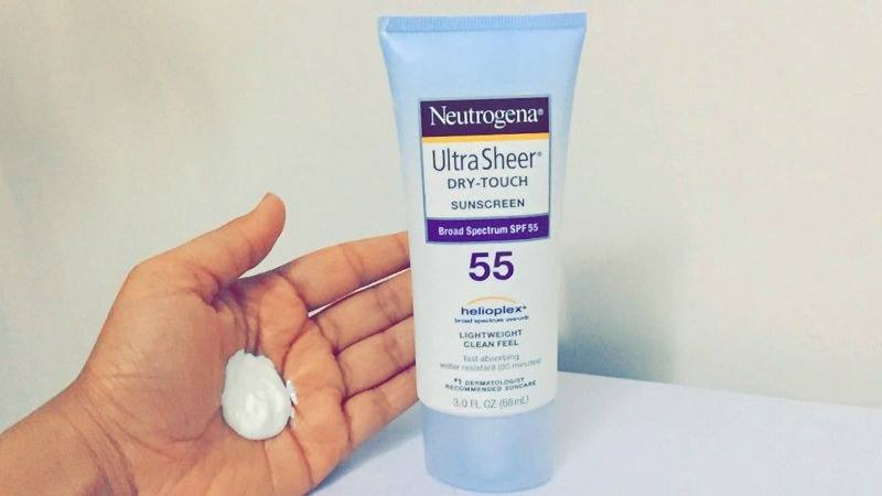Chất kem sánh đặc của kem chống nắng Neutrogena Ultra Sheer Dry Touch Sunscreen Broad Spectrum SPF 55