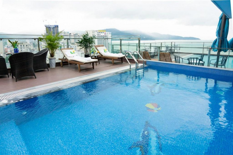 Hồ bơi khách sạn Dana Marina Đà Nẵng