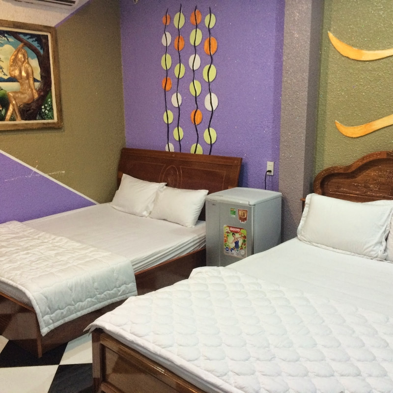 Khách sạn Mỹ Thoa gồm 10 phòng, mỗi phòng được thiết kế trang nhã với không gian ấm áp