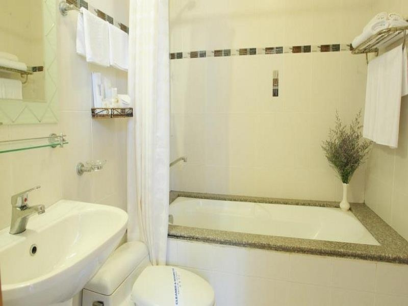 Các phòng tắm riêng được trang bị bồn tắm hoặc vòi sen cũng như đồ vệ sinh cá nhân miễn phí.