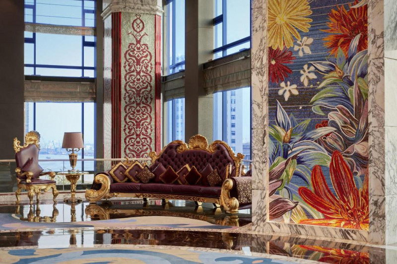 Sảnh khách sạn The Reverie Saigon với phong cách hoàng gia