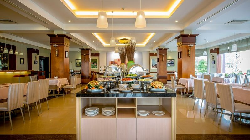Phòng ăn tại khách sạn Sài Gòn Quảng Bình