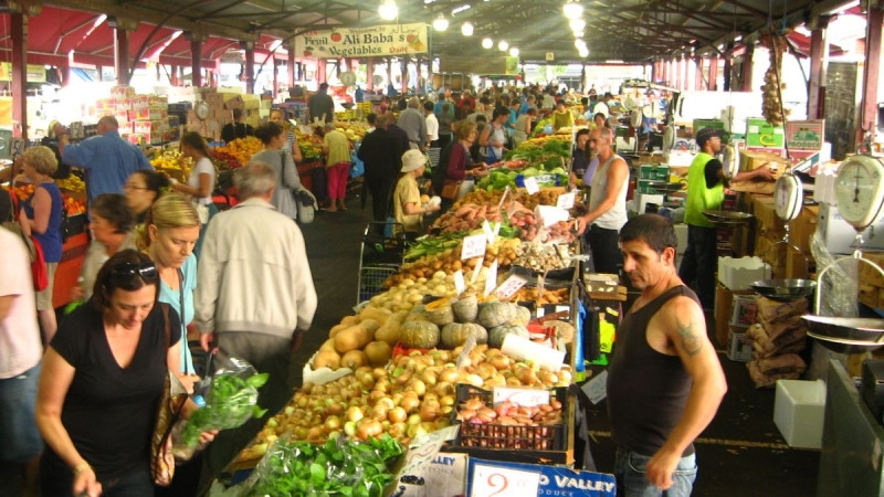 Một góc bán rau củ quả ở chợ Vic