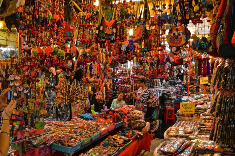 Một góc chợ đầy màu sắc