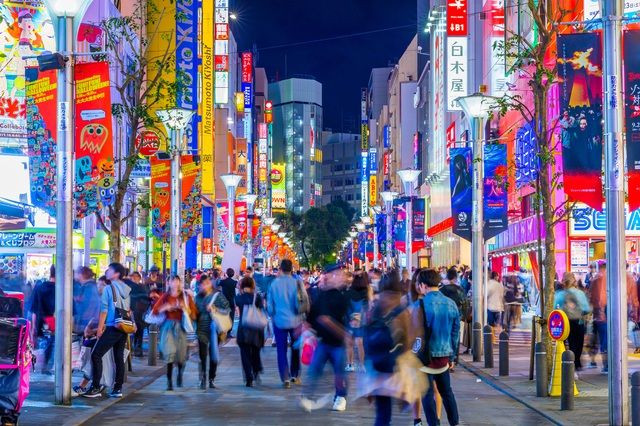 Ikebukuro là một trong những khu phố sầm uất nhất của Tokyo