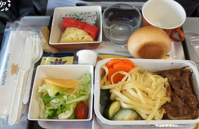 Đồ ăn luôn là một điều bất ngờ trên mỗi chuyến bay của Vietnam airlines, trông thật ngon mắt phải không nào!