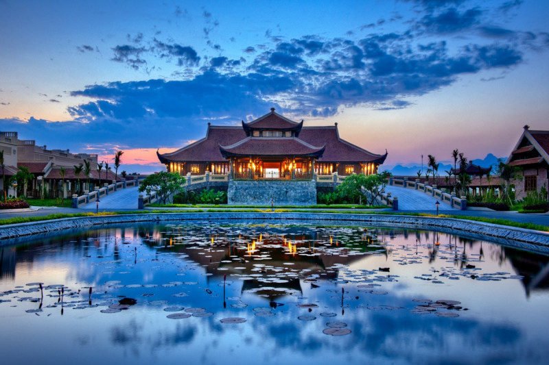 Khu du lịch tâm linh Bái Đính là quần thể chùa lớn nhất Việt Nam