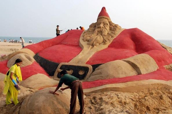 Ông già Noel bằng cát lớn nhất thế giới
