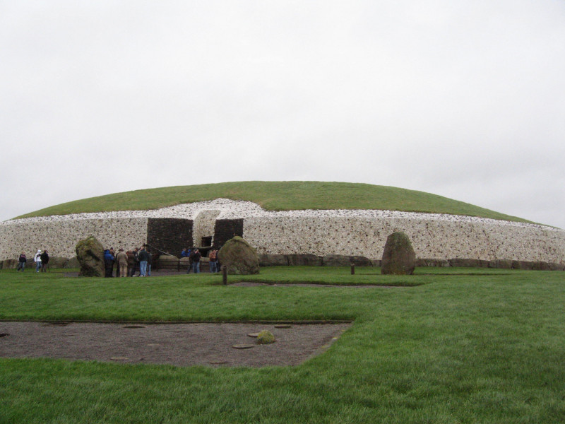 Đài tưởng niệm Newgrange tọa lạc tại thung lũng Boyne của Ireland, được UNESCO công nhận năm 1993