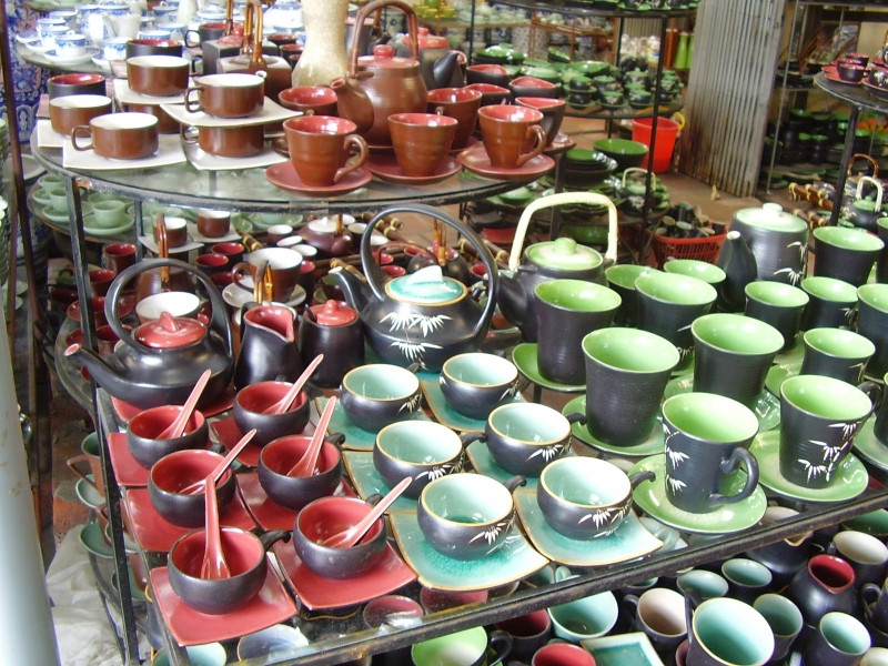 Những sản phẩm được bày bán tại Làng gốm Bát Tràng
