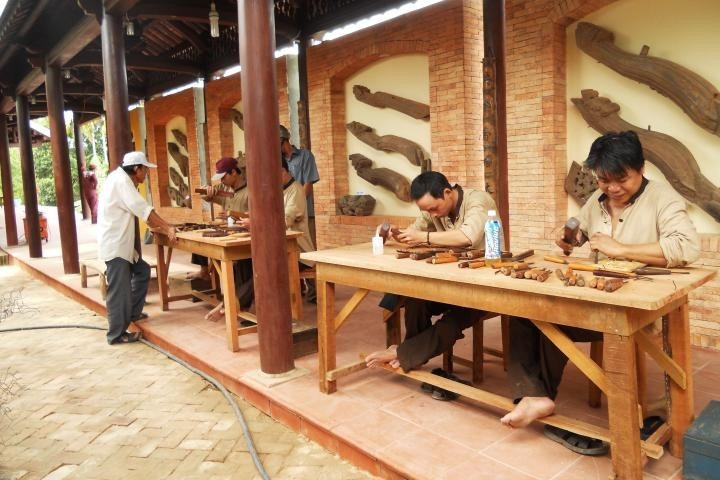 Sản phẩm điêu khắc gỗ của Kim Bồng