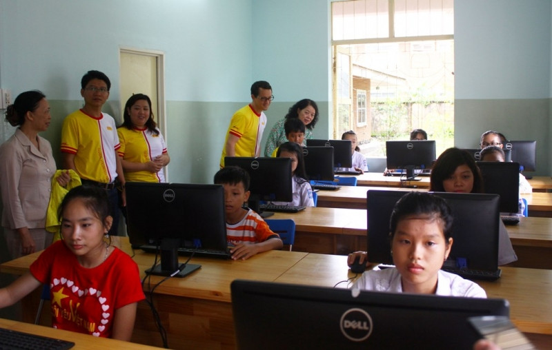 DHL Việt Nam tài trợ 250 triệu đồng cho Làng trẻ em SOS Cà Mau