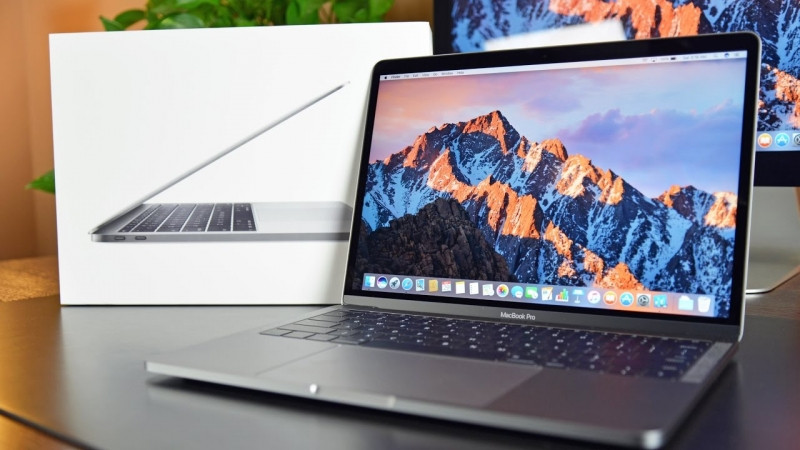 MacBook Pro 13 (2017) ra mắt công chúng với nhiều đột phá về cả thiết kế lẫn cấu hình máy