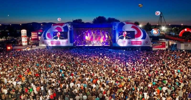 Hàng chục nghìn người phấn khích trong lễ hội Donauinselfest