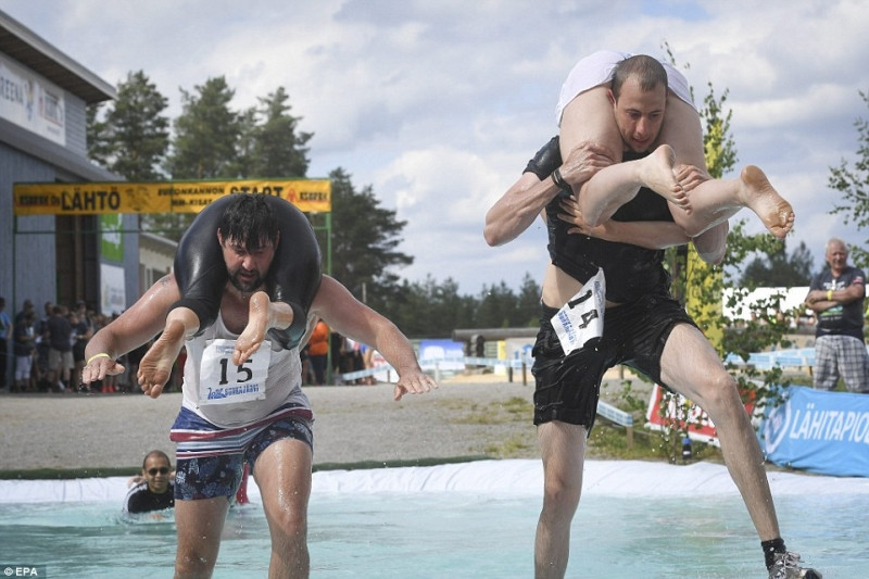 Vác vợ chạy thi (Phần Lan)