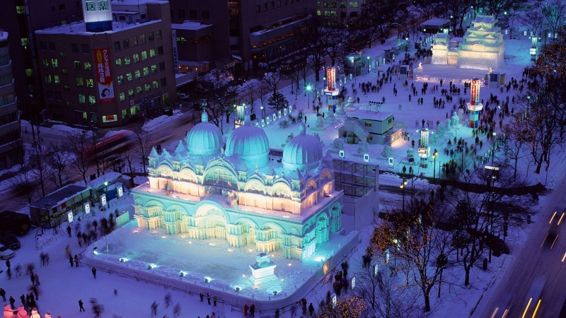 Lễ hội tuyết Sapporo là nơi trưng bày những kiệt tác nghệ thuật bằng băng tuyết