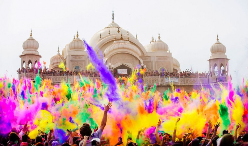 Lễ hội màu sắc Holi là một lễ hội màu sắc truyền thống quan trọng của đất nước Ấn Độ