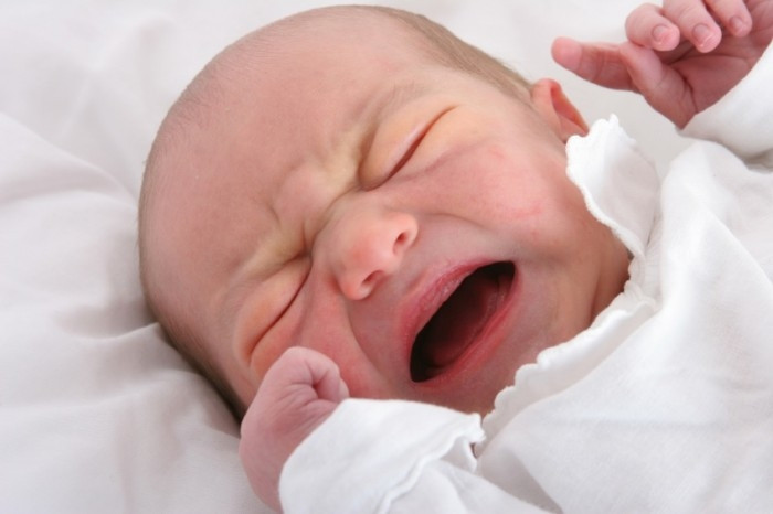 Trẻ có thể bị mất ngủ, trằn trọc khó ngủ
